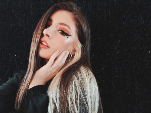 Chrissy Costanza's measurements, bio, height, weight, shoe, and bra size