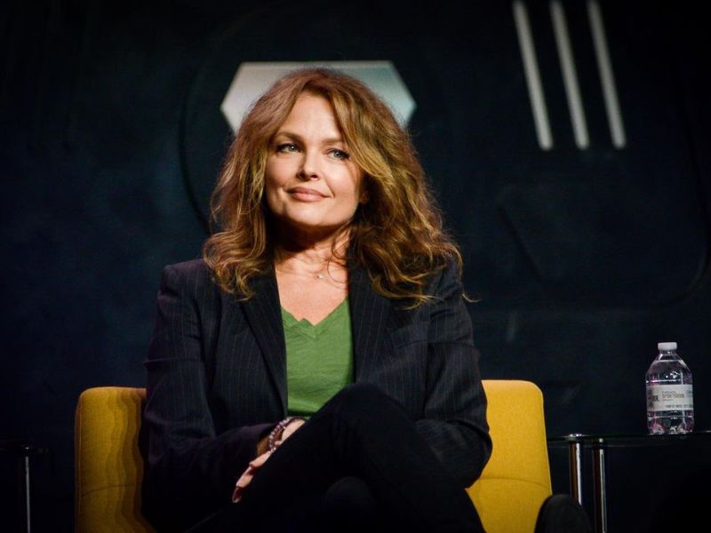 Dina Meyer measurements, bio, height, weight, shoe and bra size