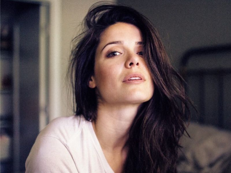 Ali Cobrin measurements, bio, height, weight, shoe, and bra size