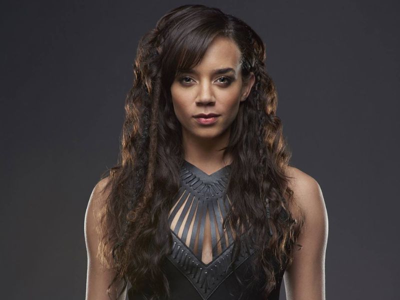 Hannah John-Kamen measurements, bio, height, weight, shoe, and bra size