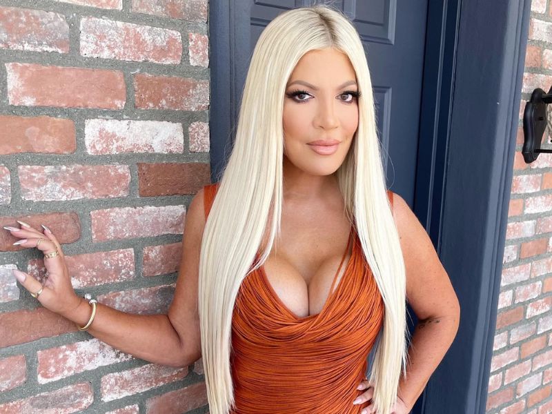 Tori Spelling measurements, bio, height, weight, shoe and bra size