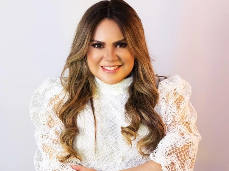 Sarah Lind's measurements, bio, height, weight, shoe and bra size