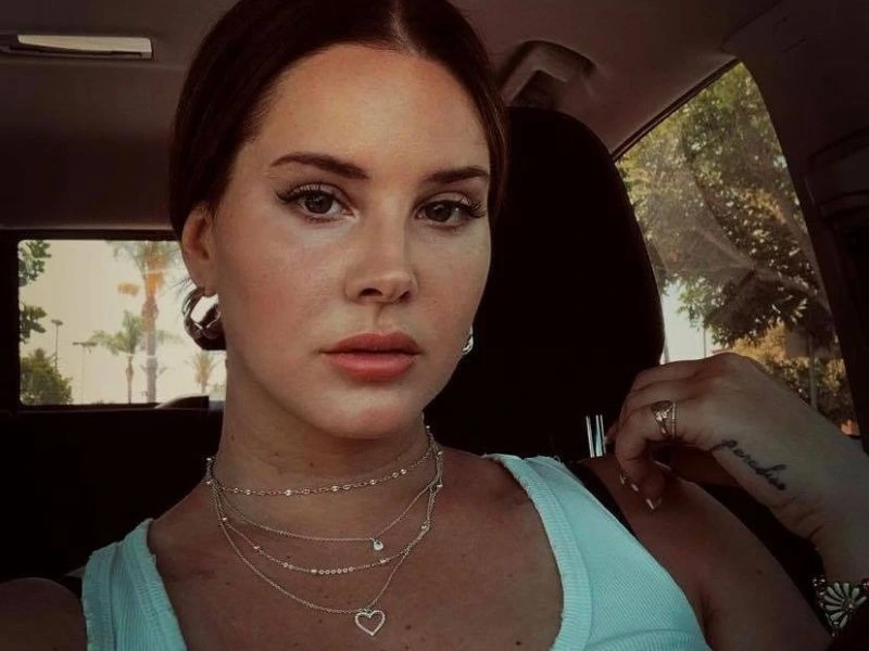 Lana Del Rey measurements, bio, height, weight, shoe and bra size