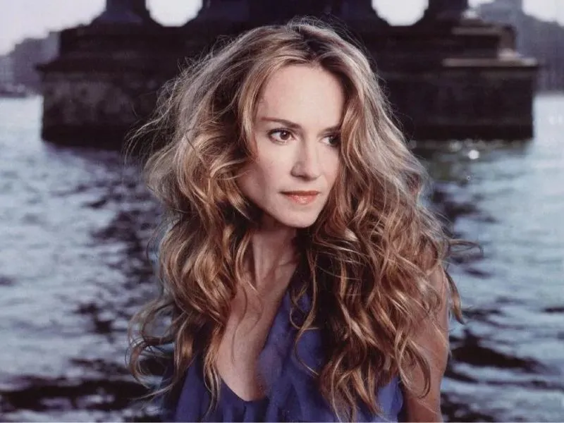 Holly Hunter measurements, bio, height, weight, shoe and bra size