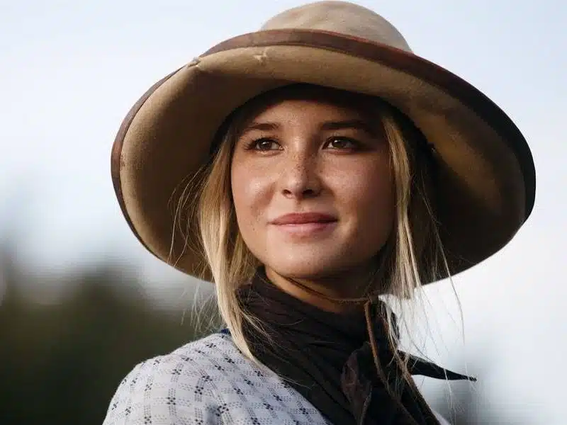 Isabel May's measurements, bio, height, weight, shoe and bra size