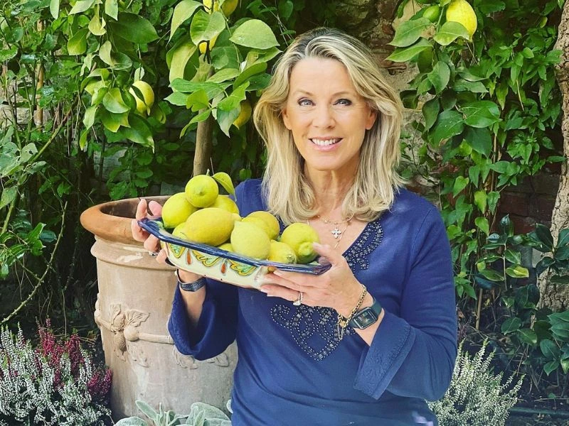 Deborah Norville measurements, bio, height, weight, shoe and bra size