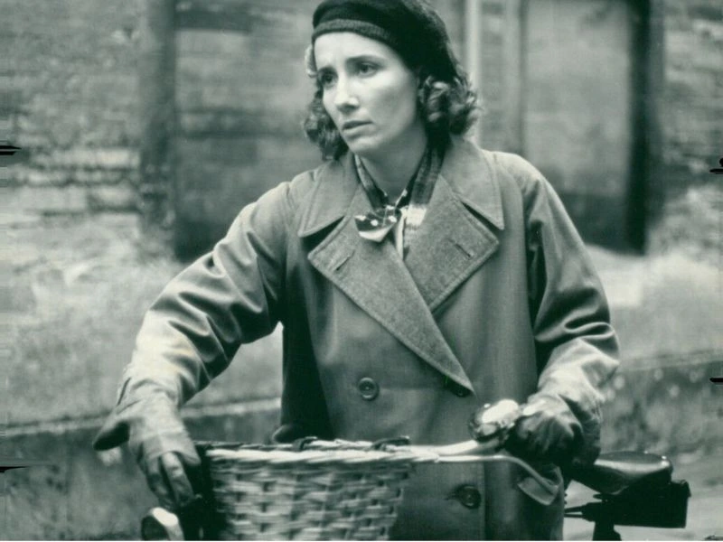 Emma Thompson measurements, bio, height, weight, shoe and bra size