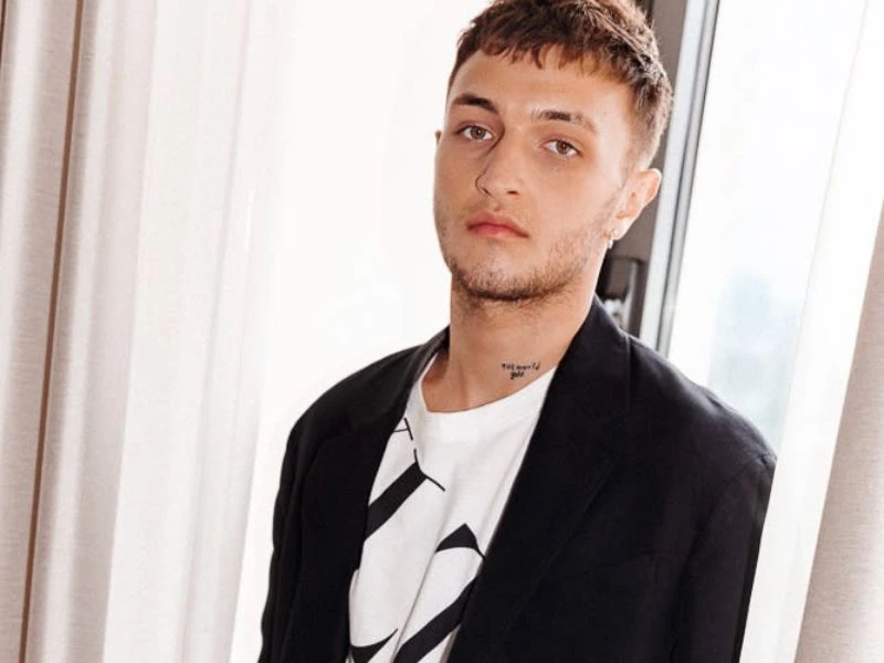 Anwar Hadid's measurements, bio, height, weight, shoe size