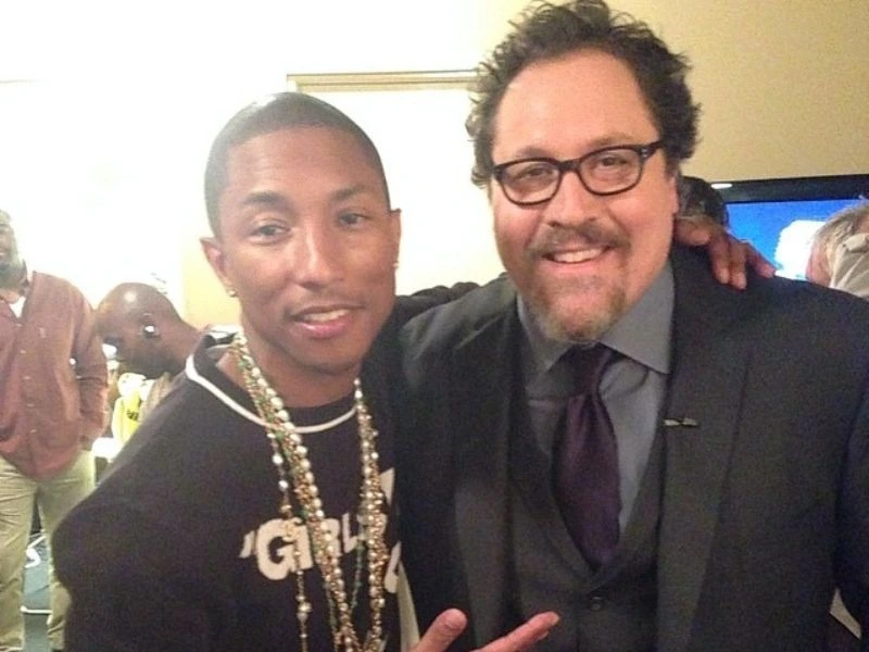 Jon Favreau measurements, bio, height, weight, shoe size