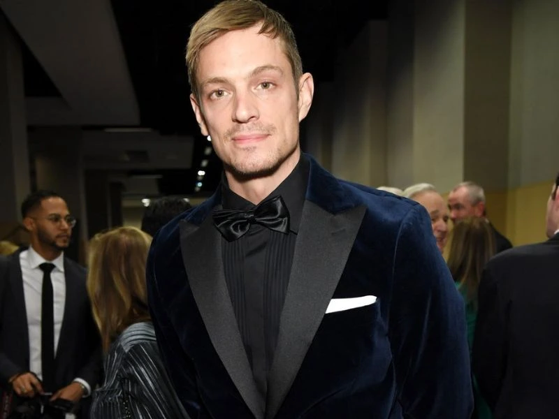 Joel Kinnaman measurements, bio, height, weight, shoe size