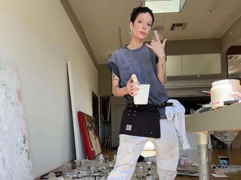 Halsey measurements, bio, height, weight, shoe and bra size