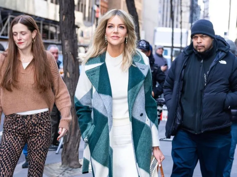 Kaitlin Olson's measurements, bio, height, weight, shoe and bra size