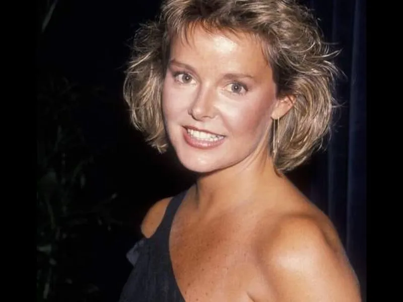 Amanda Bearse's measurements, bio, height, weight, shoe, and bra size