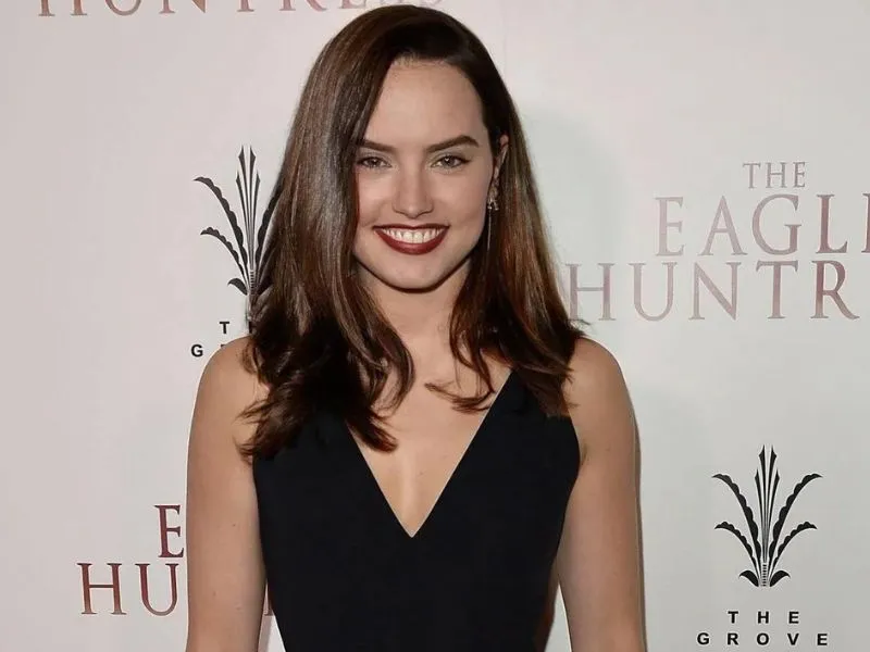 Daisy Ridley measurements, bio, height, weight, shoe and bra size