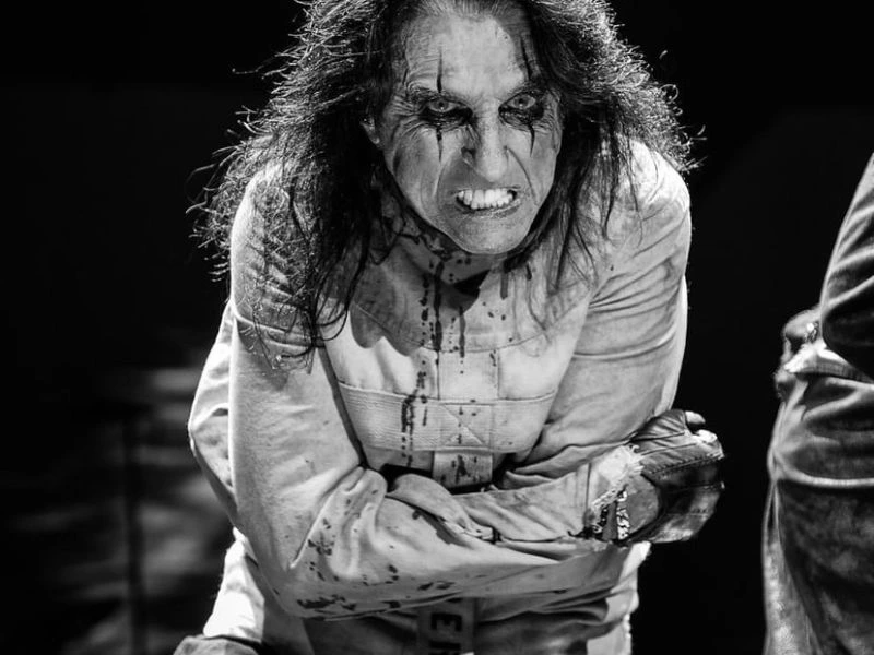 Alice Cooper measurements, bio, height, weight, shoe size