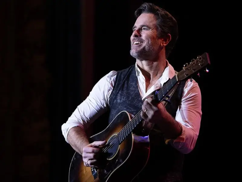 Charles Esten measurements, bio, height,weight, shoe size