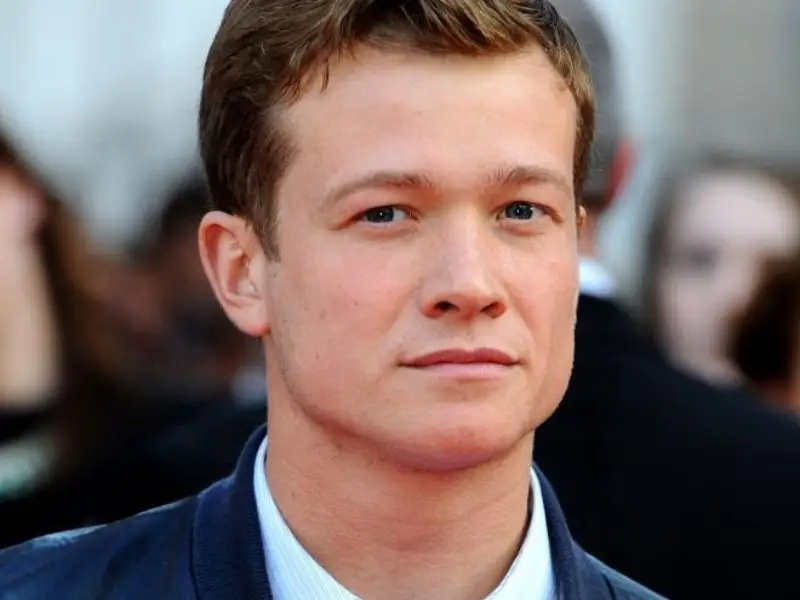 Edward Speleers measurements, bio, height, weight, shoe size