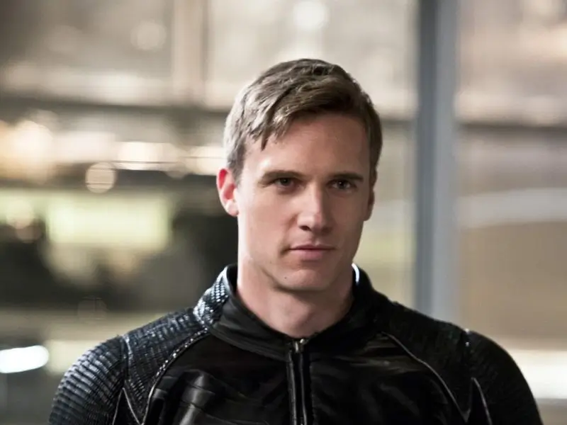 Teddy Sears measurements, bio, height, weight, shoe size