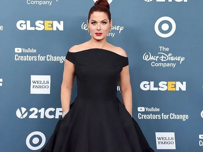 Debra Messing measurements, bio, height, weight, shoe and bra size