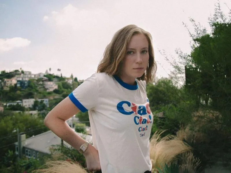 Hannah Einbinder measurements, bio, height, weight, shoe and bra size