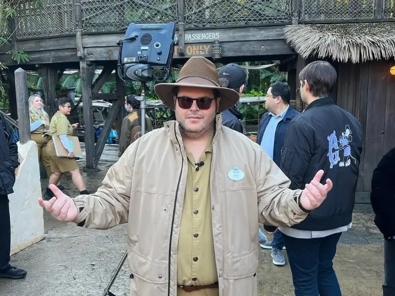 Josh Gad measurements, bio, height,weight, shoe size