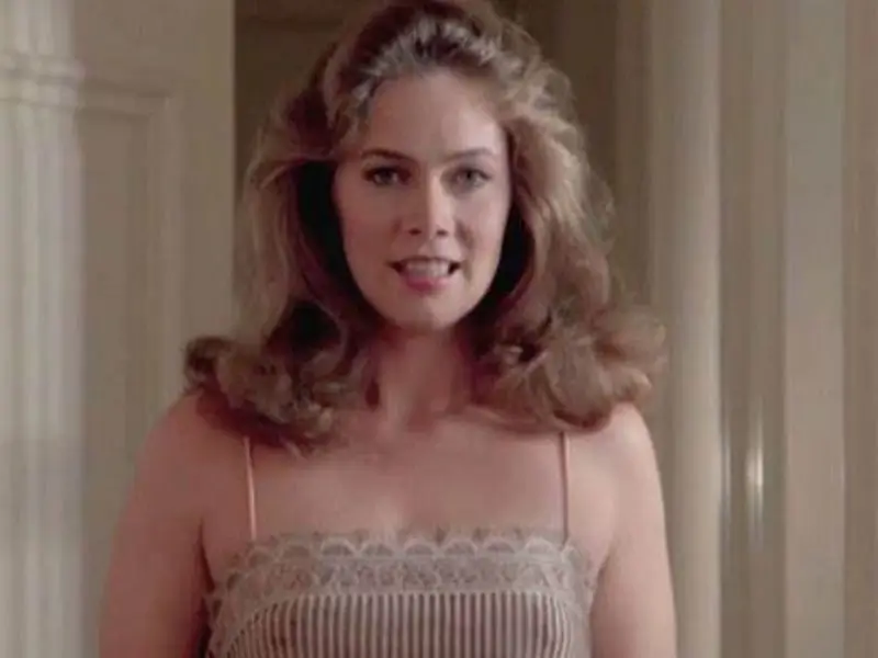 Kathleen Turner measurements, bio, height,weight, shoe and bra size