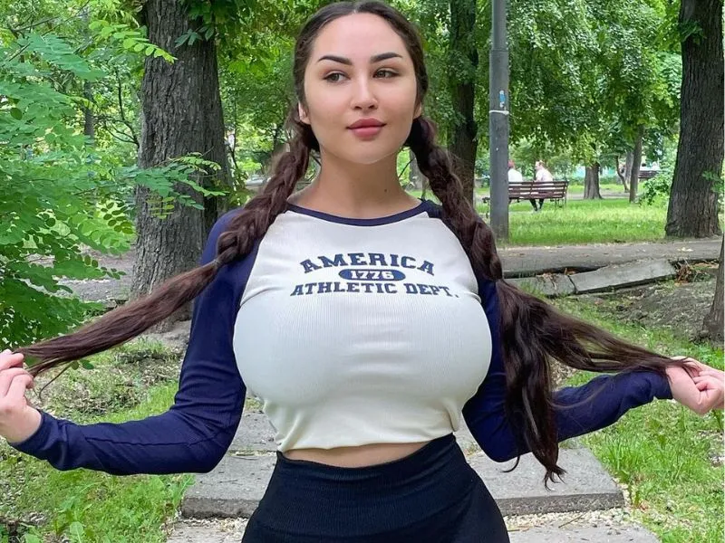 Louisa Khovanski measurements, bio, height, weight, shoe and bra size