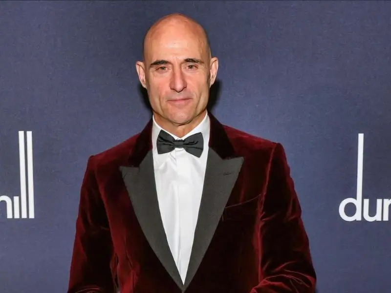 Mark Strong measurements, bio, height,weight, shoe size