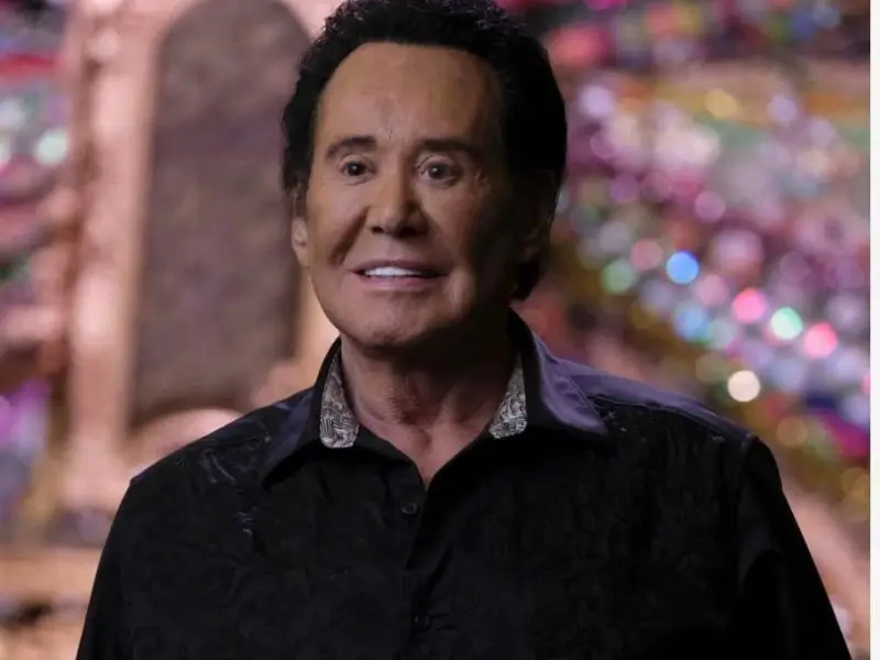 Wayne Newton measurements, bio, height, weight, shoe size
