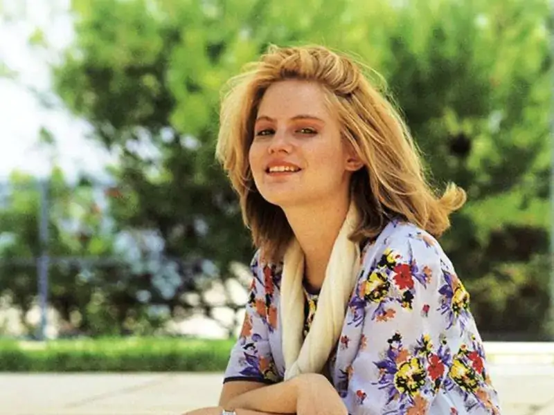Jennifer Jason Leigh Measurements, bio, height, weight, shoe and bra size