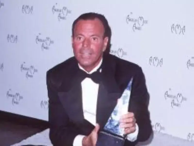 Julio Iglesias Measurements, bio, height, weight, shoe size