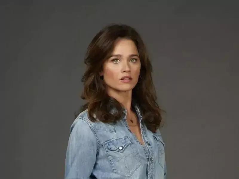 Robin Tunney Measurements, bio, height, weight, shoe and Bra size