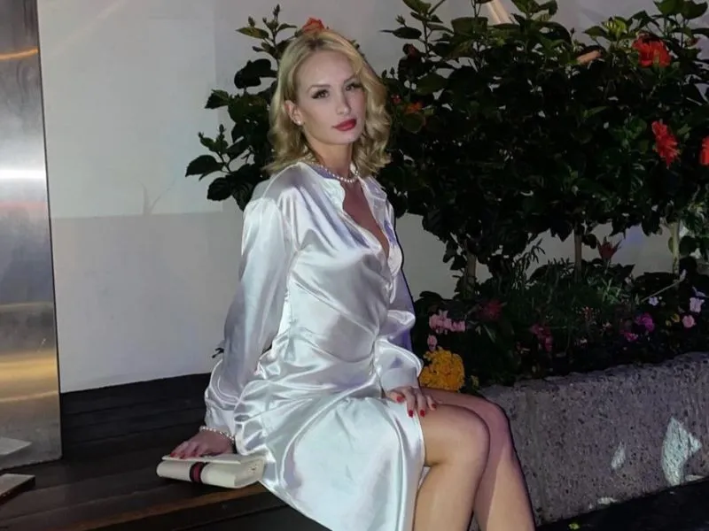 Daisy Stone measurements, bio, height, weight, shoe and bra size