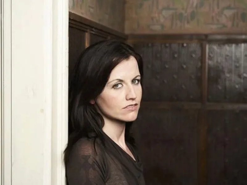Dolores O'Riordan measurements, bio, height, weight, shoe and bra size
