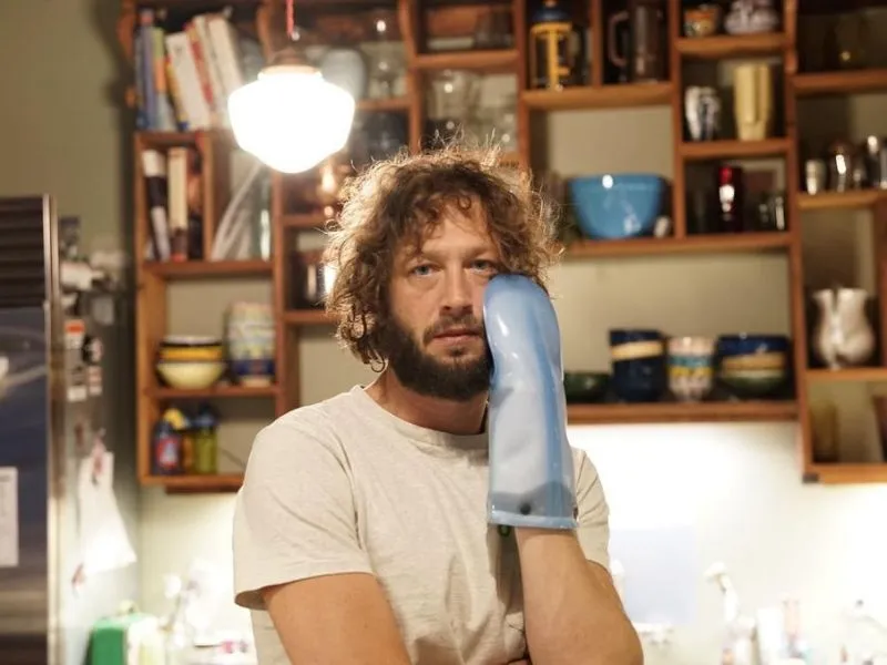 Ebon Moss Bachrach measurements, bio, height, weight, shoe size