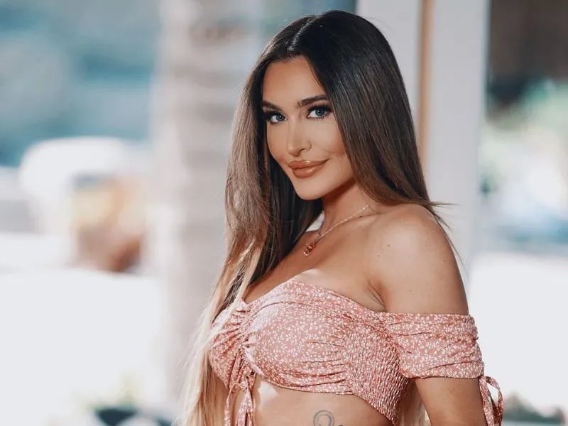 Ella Reese measurements, bio, height, weight, shoe and bra size