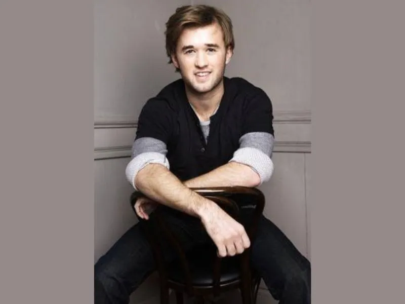 Haley Joel Osment measurements, bio, height, weight, shoe  size