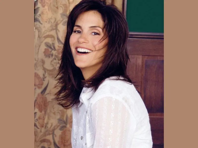 Jami Gertz measurements, bio, height, weight, shoe and bra size