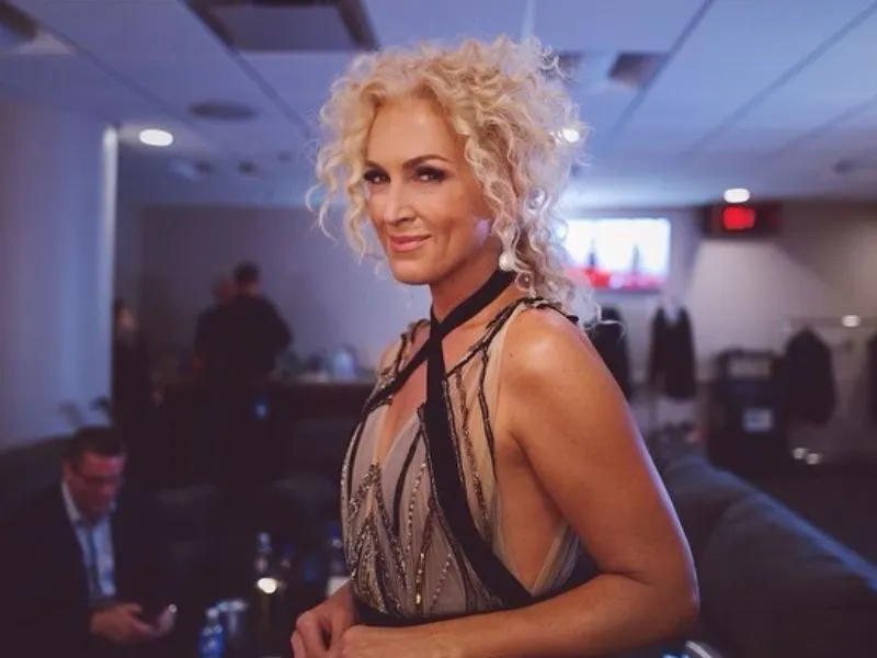 Kimberly Schlapman measurements, bio, height, weight, shoe and bra size