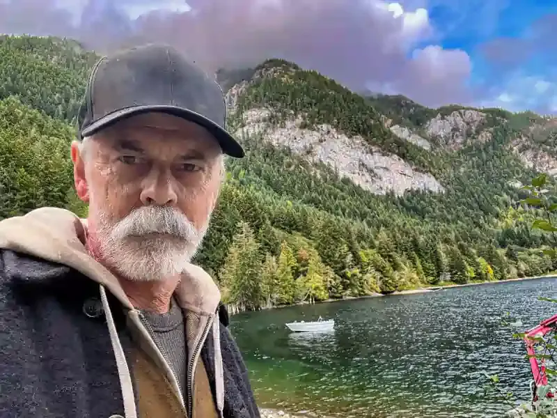 C. Thomas Howell Measurements, bio, height, weight, shoe size