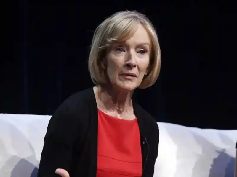 Judy Woodruff Measurements, bio, height, weight, shoe and bra size