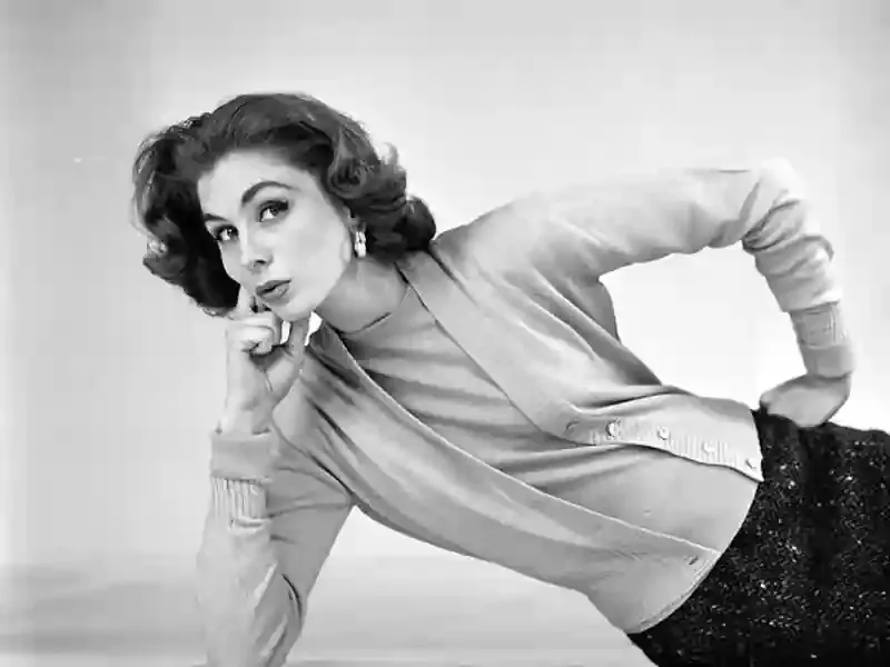 Suzy Parker Measurements, bio, height, weight, shoe and bra size