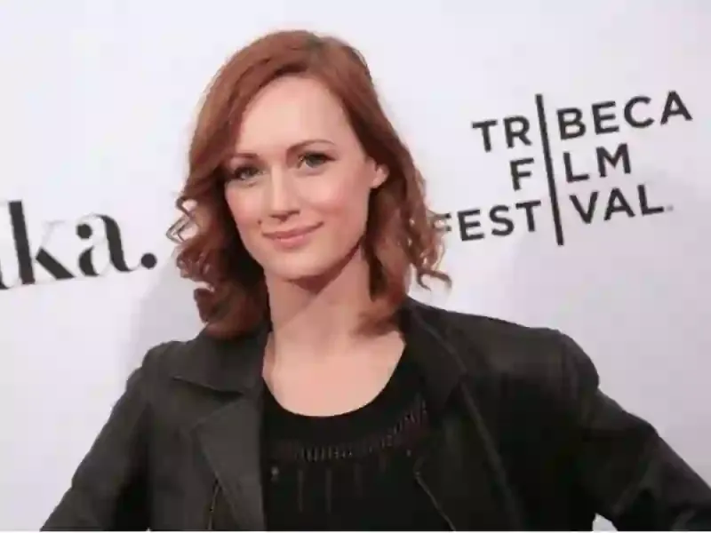 Kerry Bishe Measurements, bio, height, weight, shoe and bra size