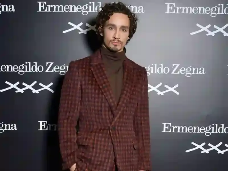 Robert Sheehan Measurements, bio, height, weight, shoe size