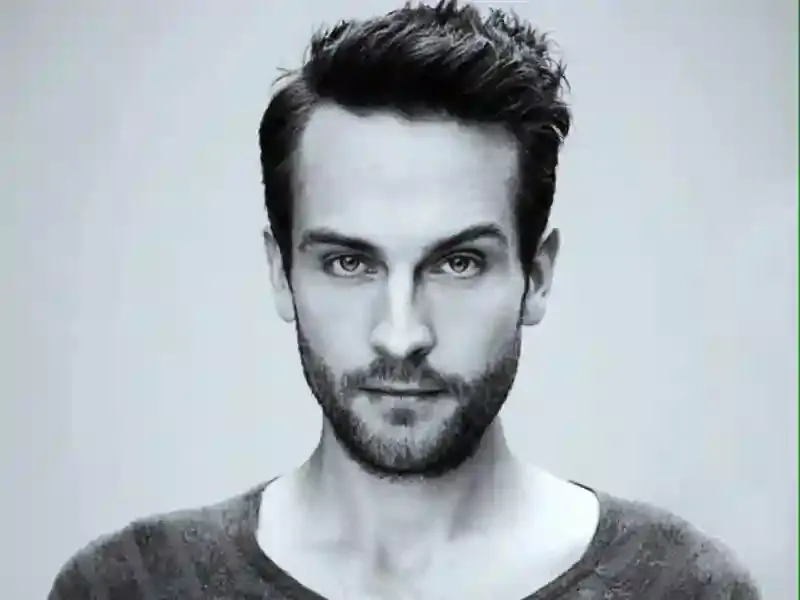 Tom Mison Measurements, bio, height, weight, shoe size