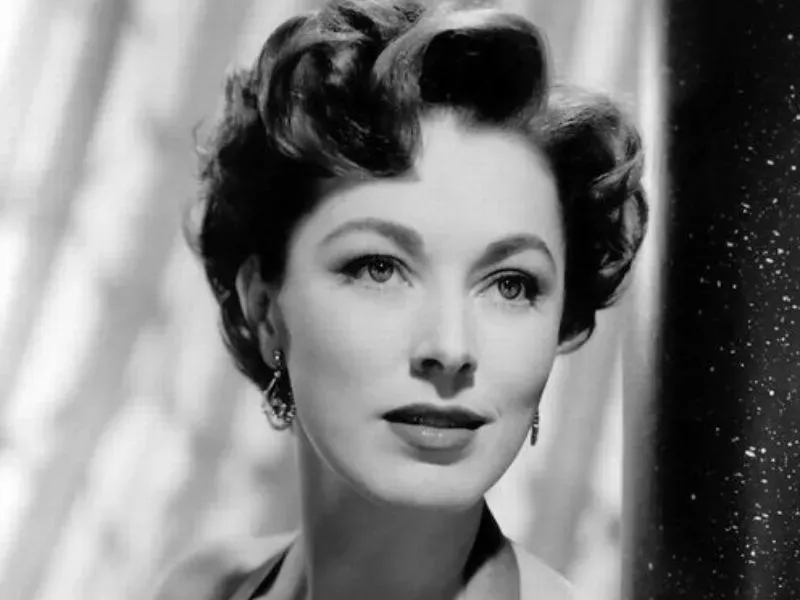 Eleanor Parker Measurements, bio, height, weight, shoe and bra size