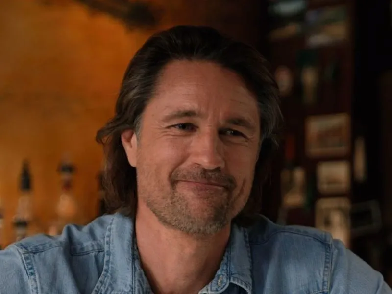 Martin Henderson Measurements, bio, height, weight, shoe size