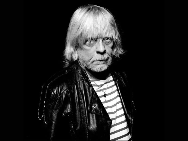 Renaud Measurements, bio, height, weight, shoe size