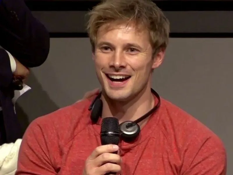 Bradley James Measurements, bio, height, weight, shoe size