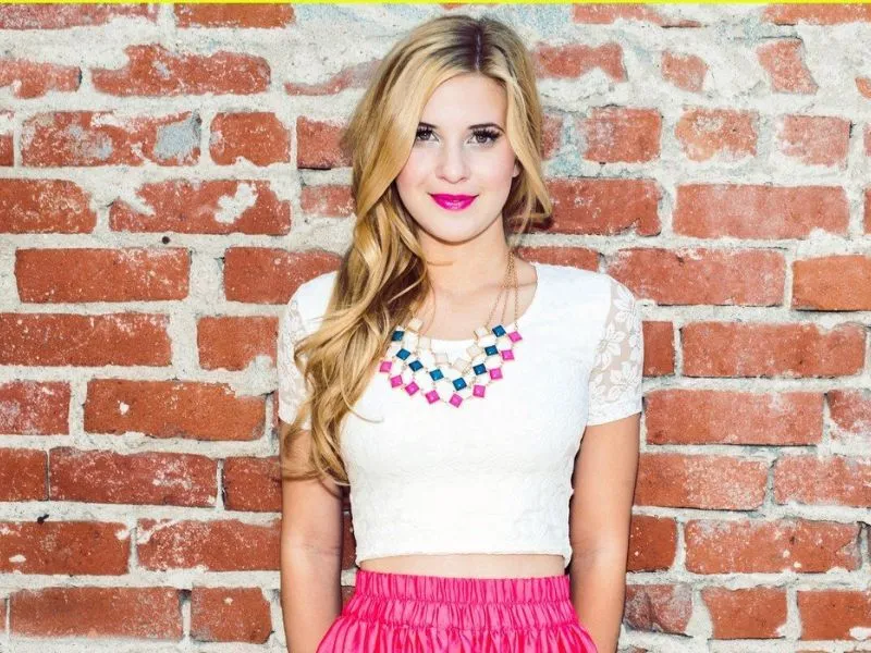 Caroline Sunshine Measurements, bio, height, weight, shoe and bra size